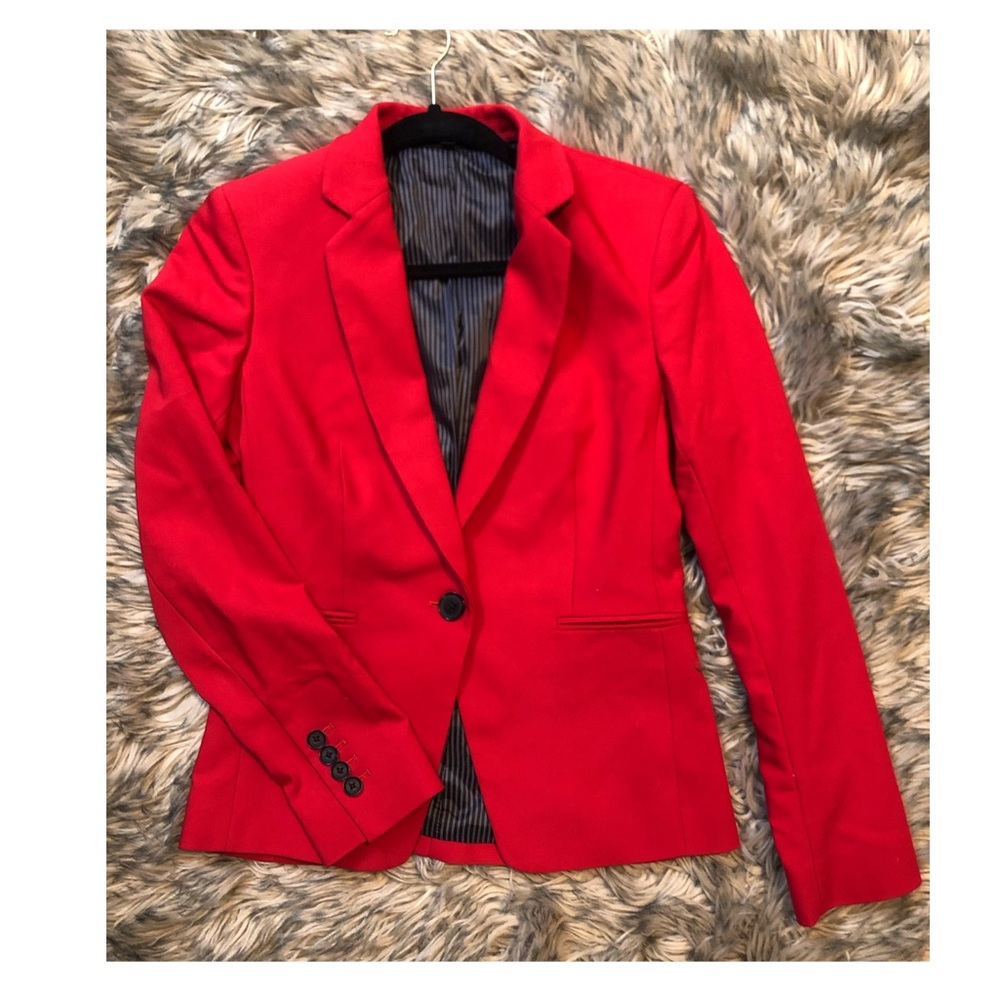 Express Notch Collar one button blazer.